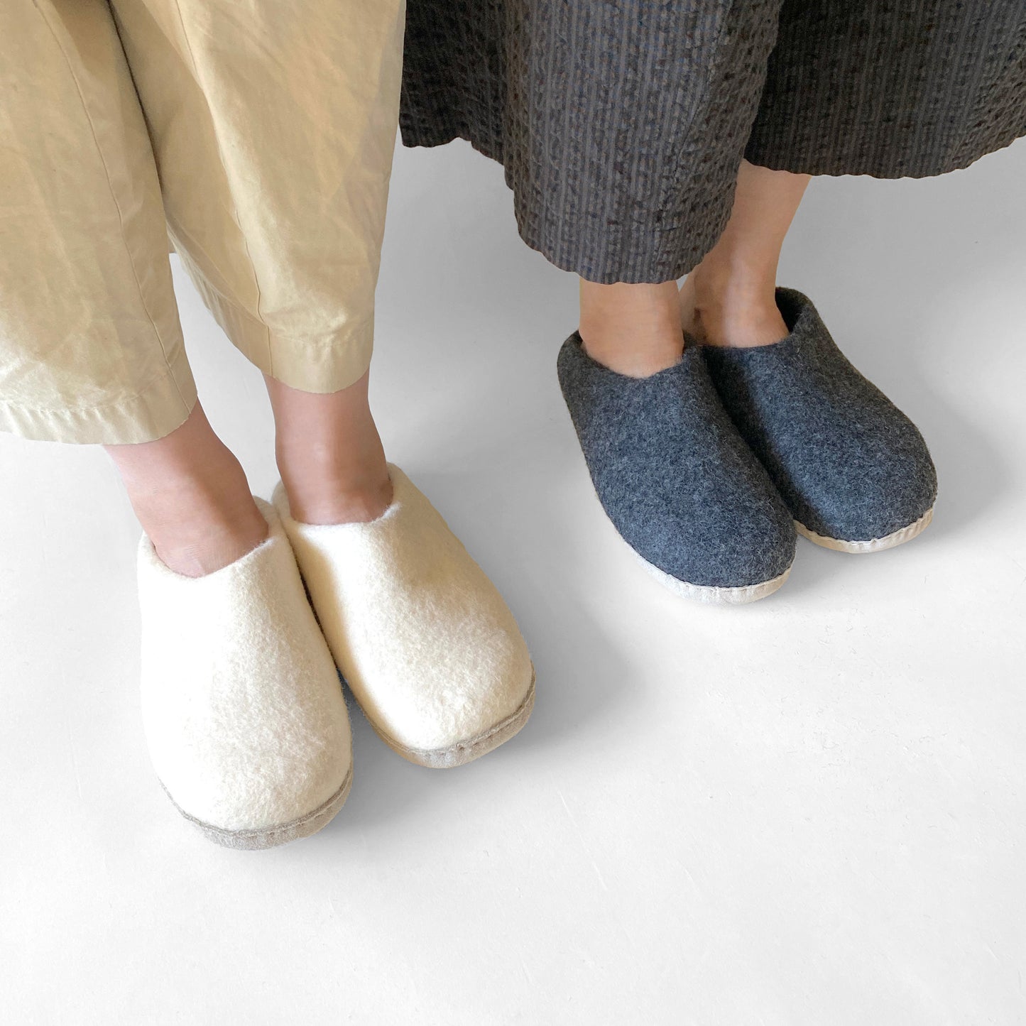 Wool room shoes / white