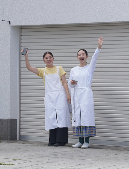 kangaroo apron / white