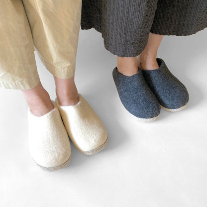 Wool room shoes / white