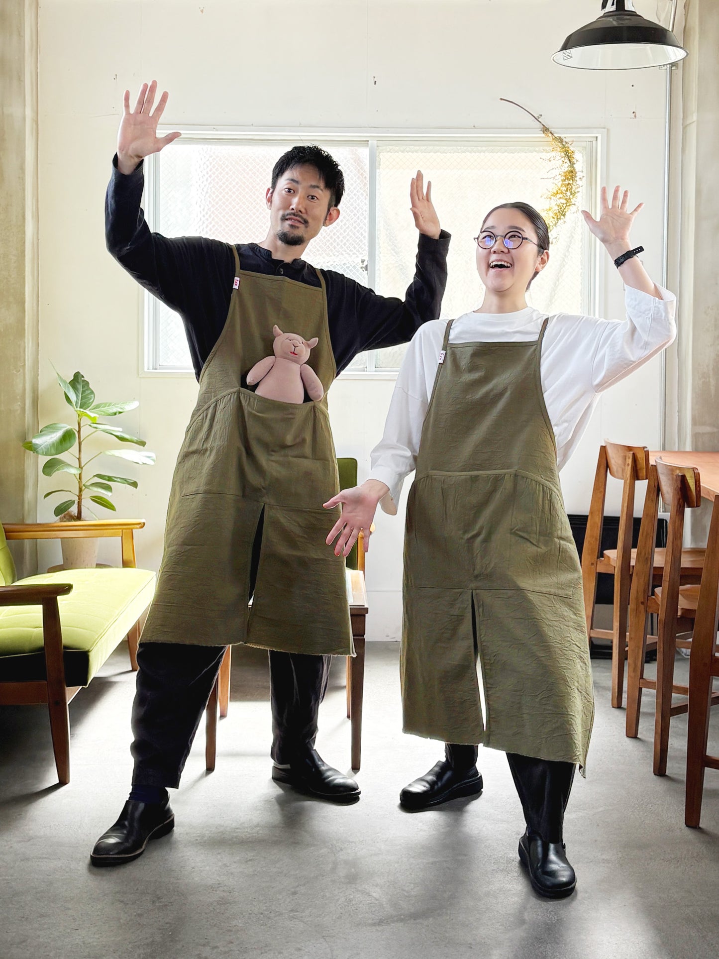 kangaroo apron / khaki