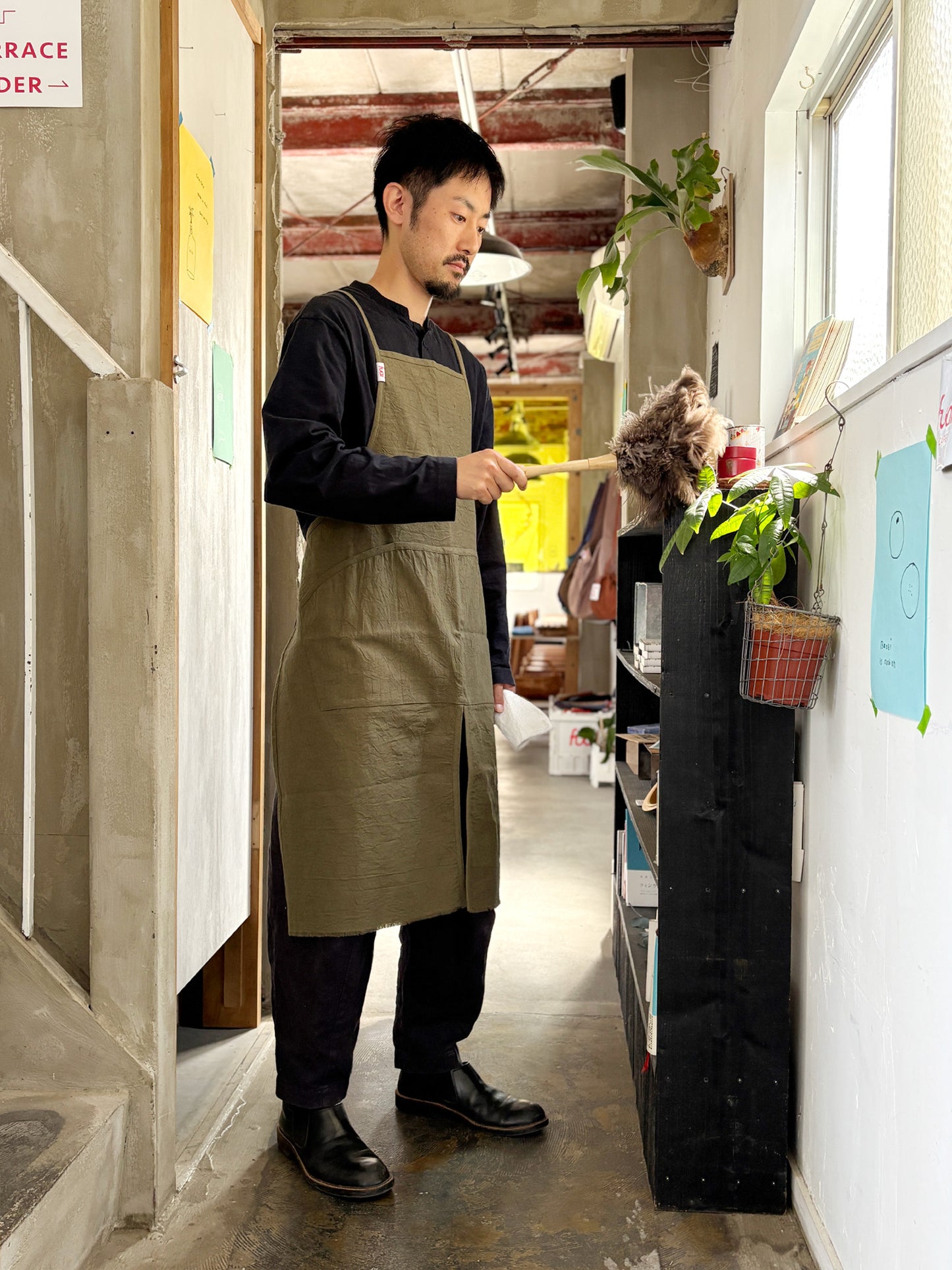 kangaroo apron / khaki