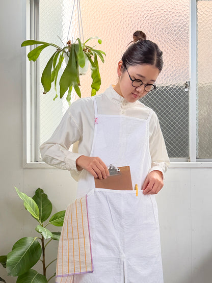 kangaroo apron / white