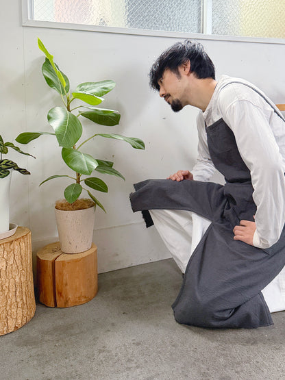 kangaroo apron / white