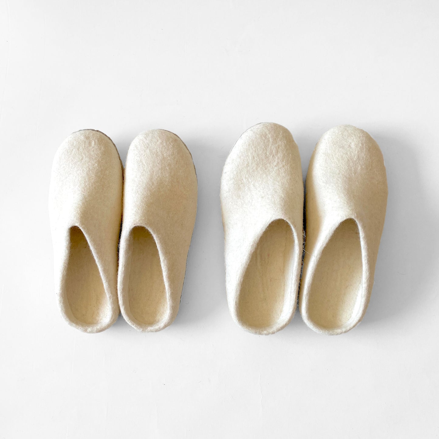 Wool room shoes / white