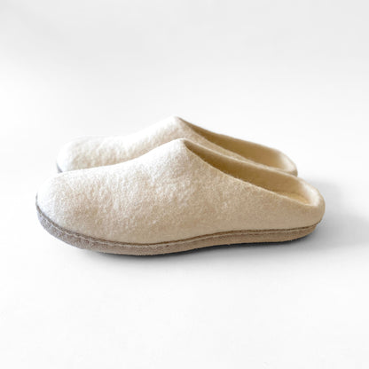 Wool room shoes / white